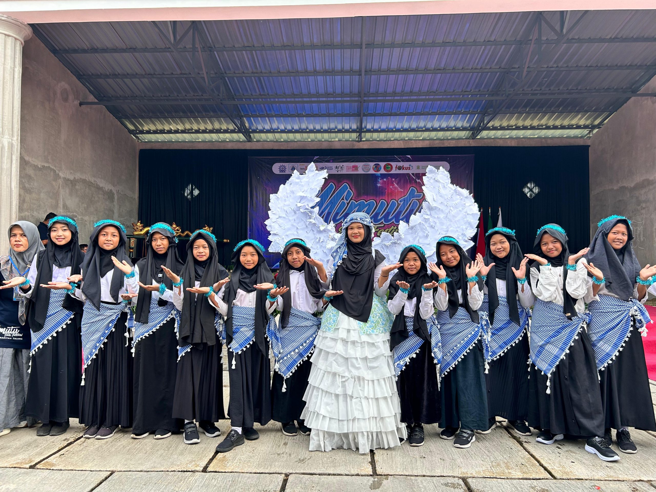 Membangun Generasi Emas